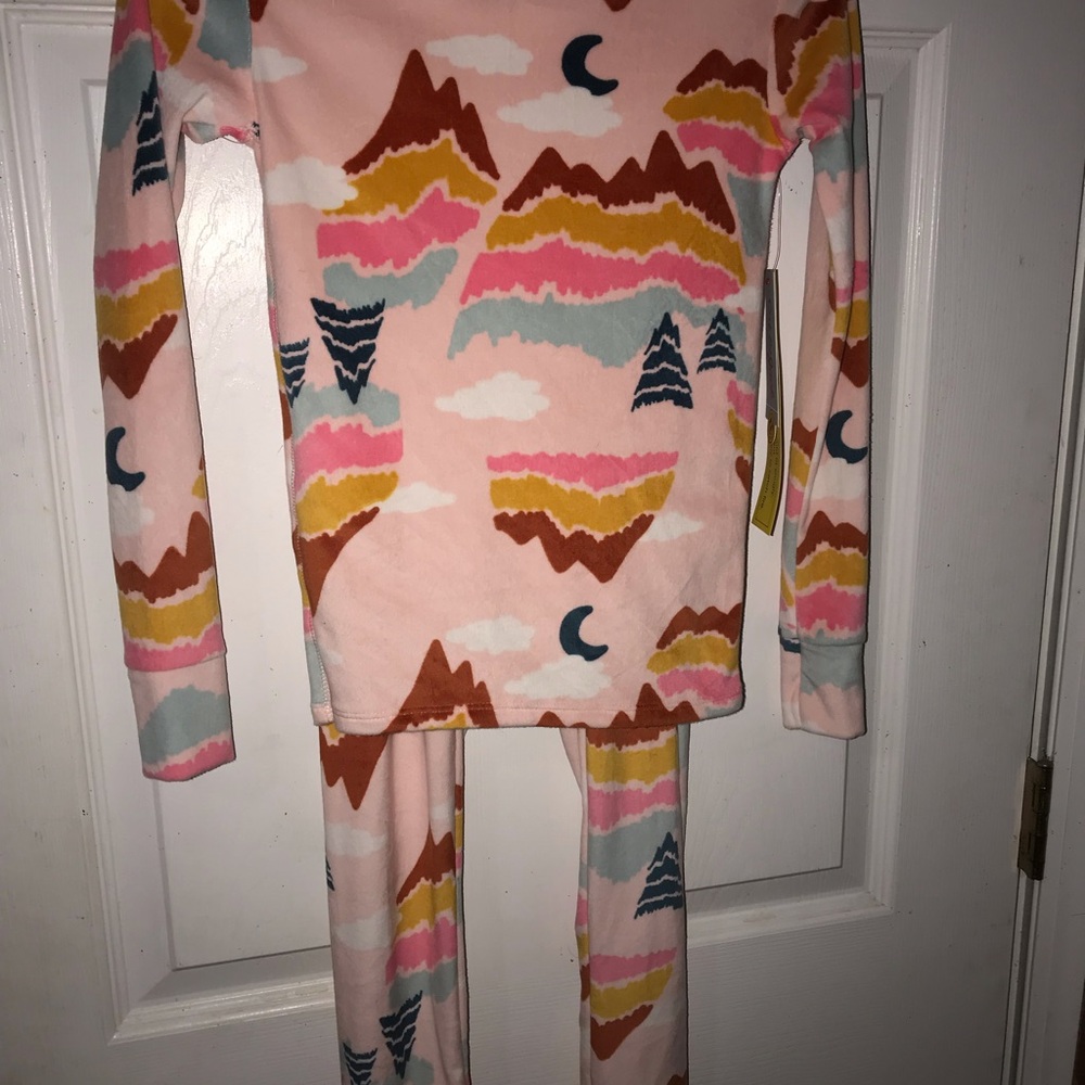 Cat & Jack Pink Mountain Print Long Sleeve Pajama Set